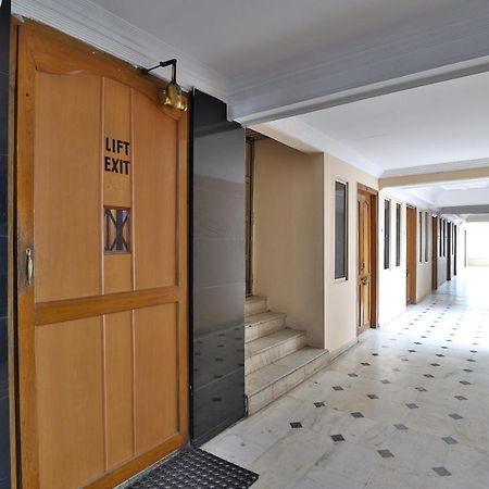 Spot On Hotel Decent Anand Luaran gambar