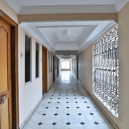 Spot On Hotel Decent Anand Luaran gambar