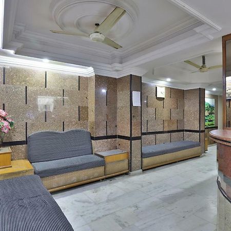 Spot On Hotel Decent Anand Luaran gambar
