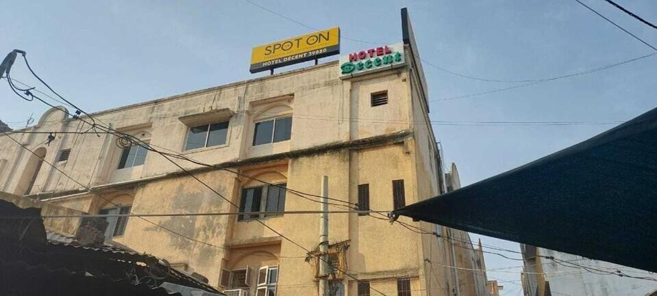 Spot On Hotel Decent Anand Luaran gambar