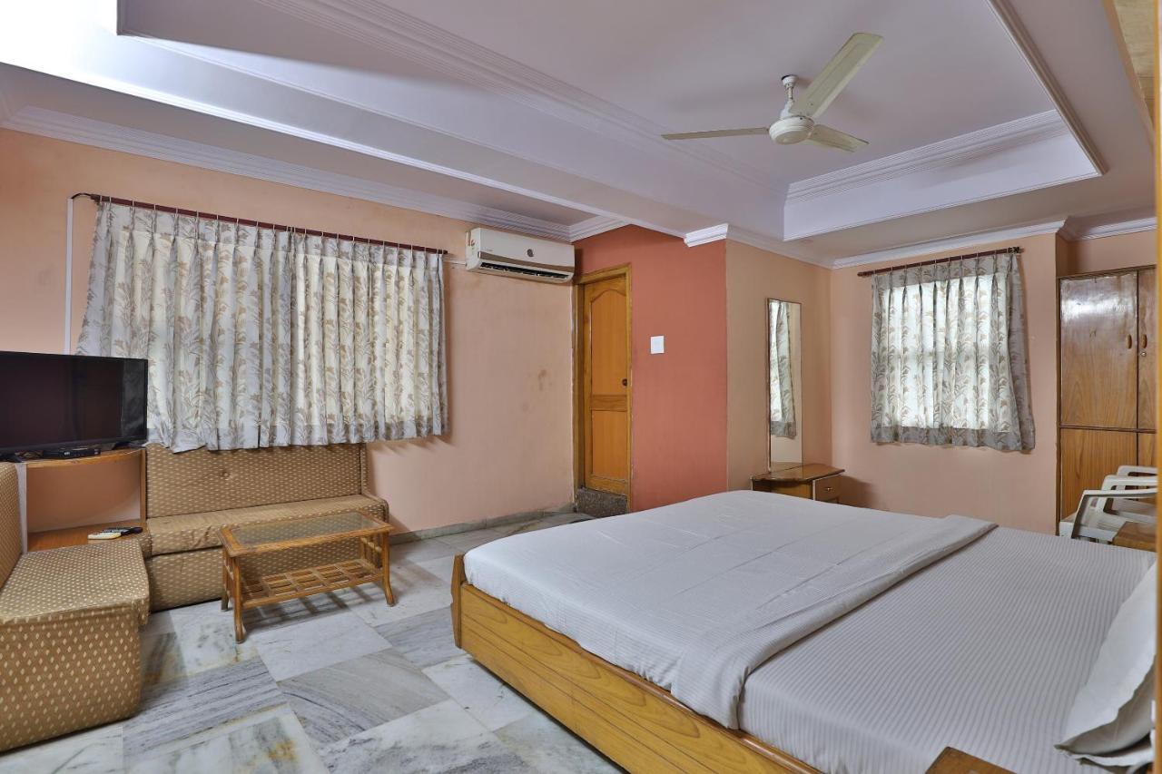 Spot On Hotel Decent Anand Luaran gambar