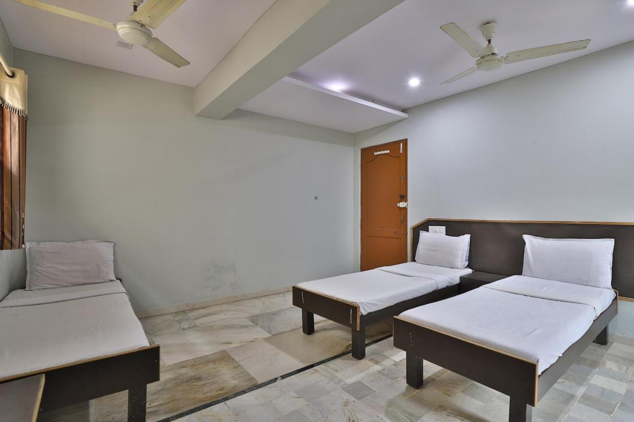 Spot On Hotel Decent Anand Luaran gambar