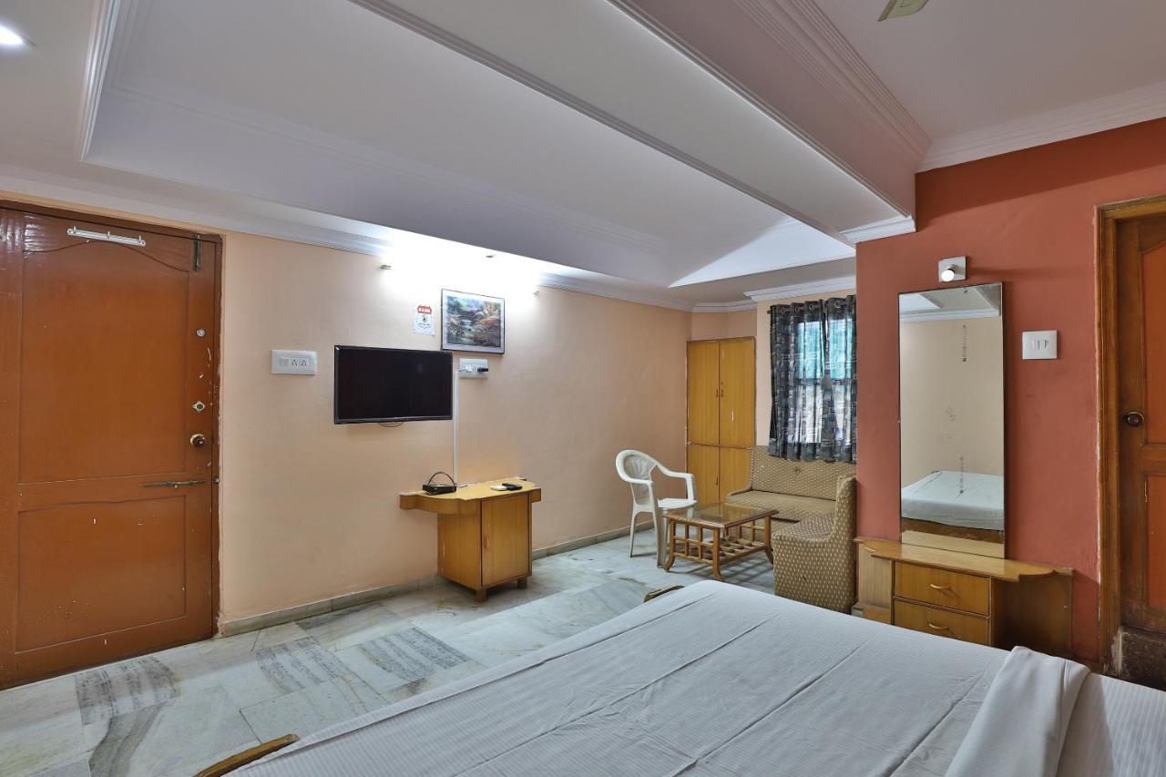 Spot On Hotel Decent Anand Luaran gambar