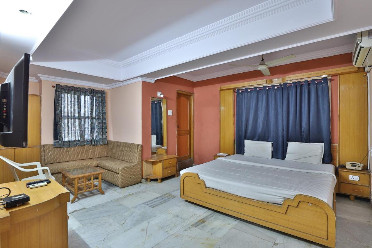 Spot On Hotel Decent Anand Luaran gambar