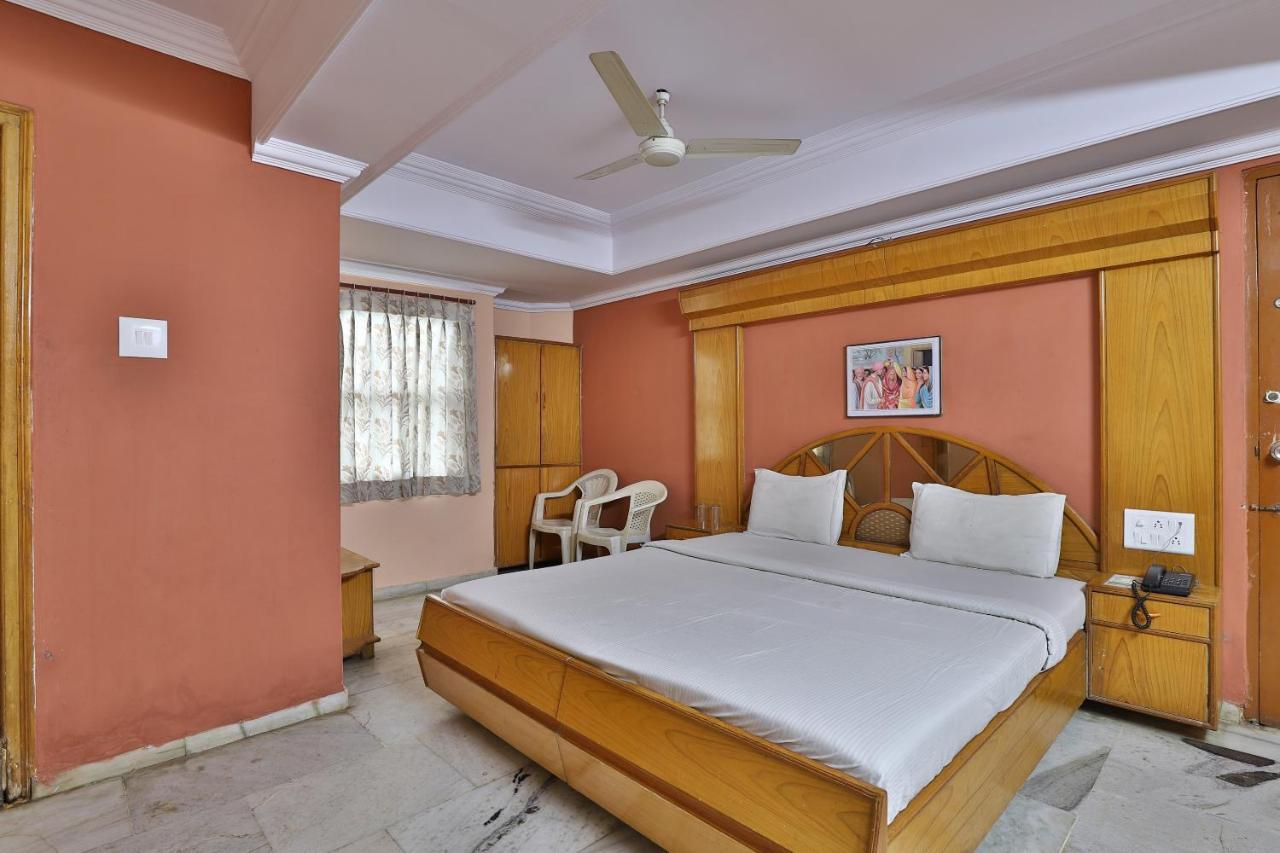 Spot On Hotel Decent Anand Luaran gambar