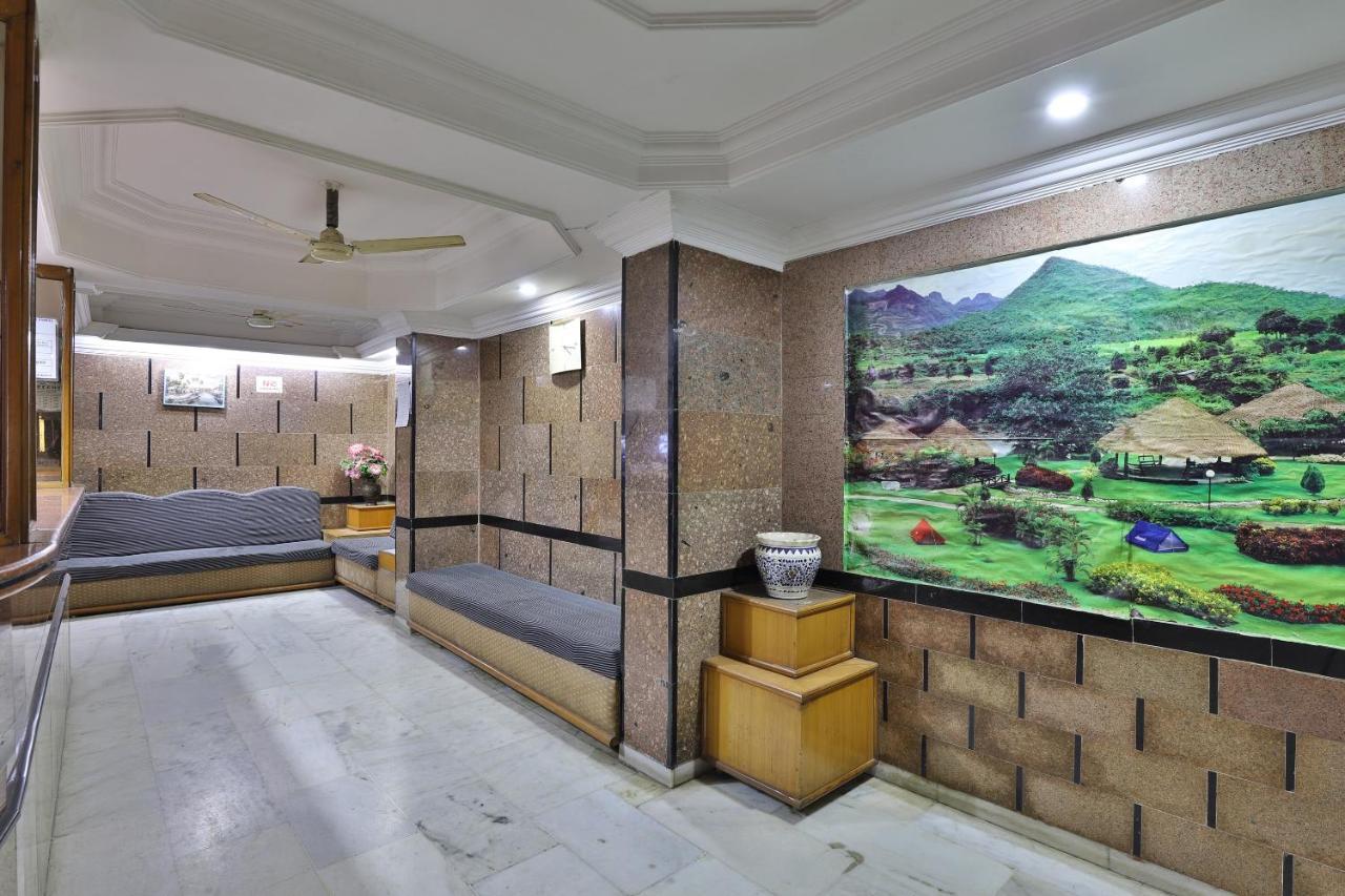 Spot On Hotel Decent Anand Luaran gambar