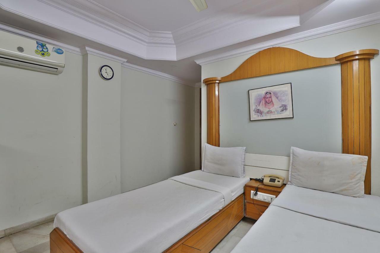 Spot On Hotel Decent Anand Luaran gambar