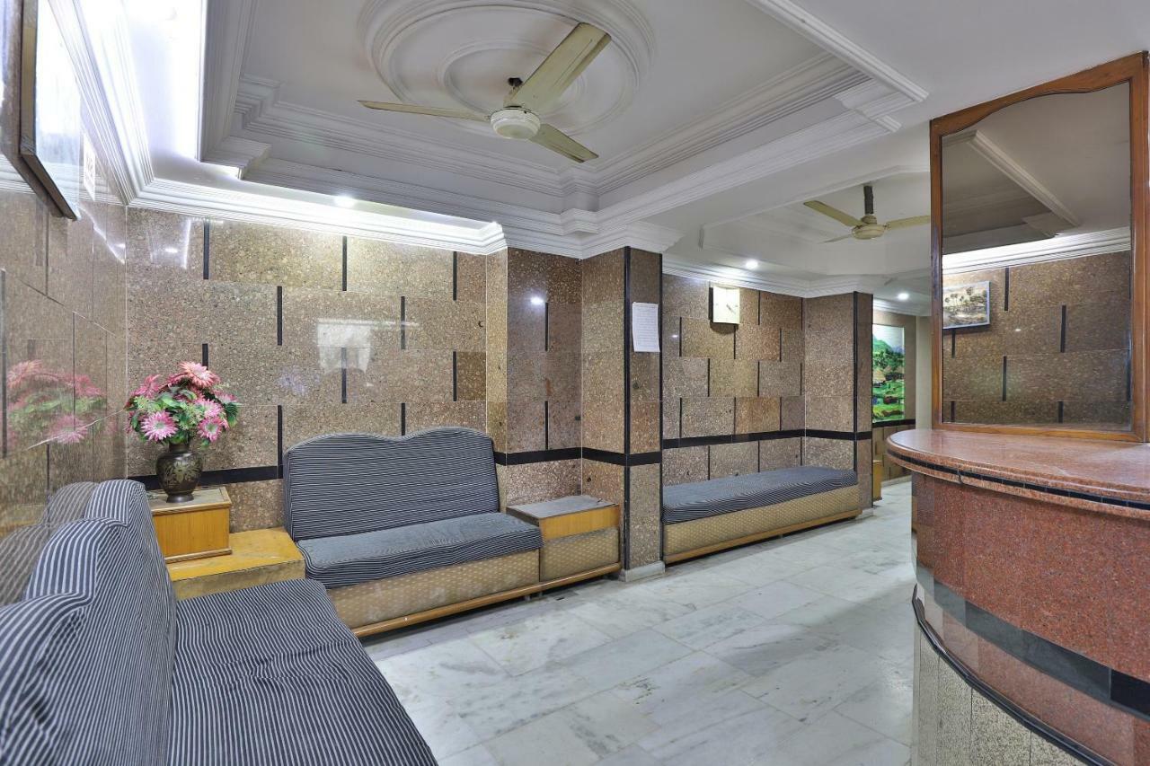 Spot On Hotel Decent Anand Luaran gambar