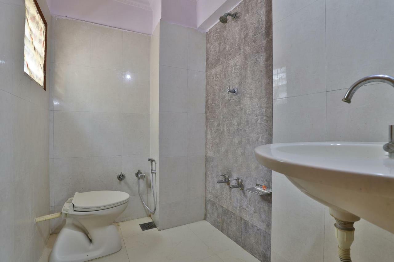 Spot On Hotel Decent Anand Luaran gambar