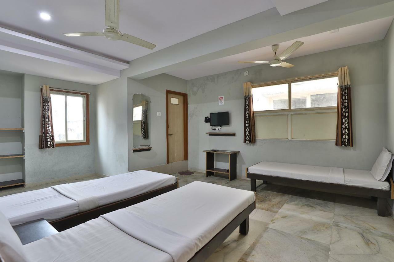 Spot On Hotel Decent Anand Luaran gambar