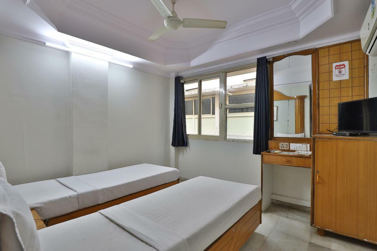 Spot On Hotel Decent Anand Luaran gambar