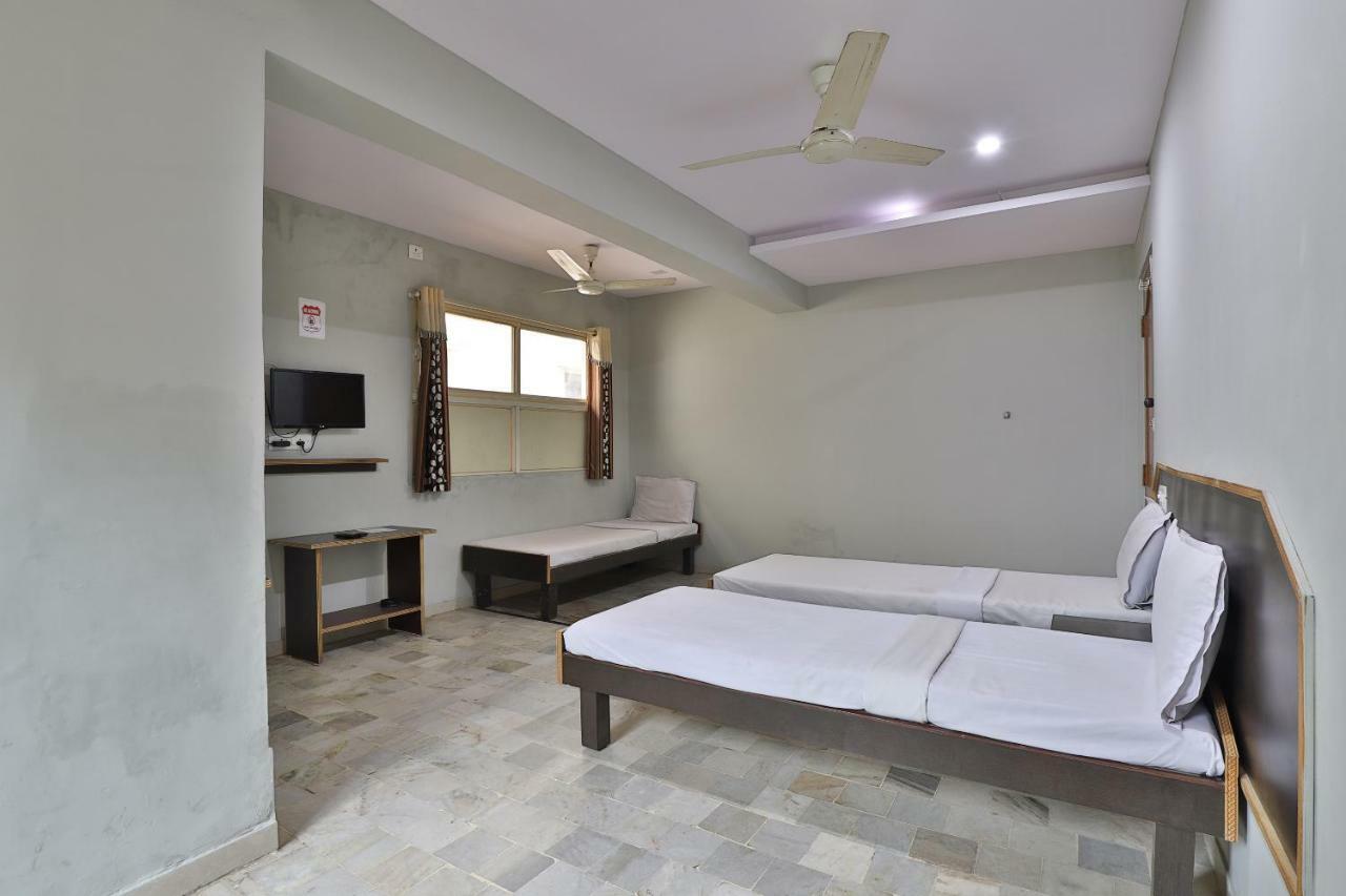 Spot On Hotel Decent Anand Luaran gambar