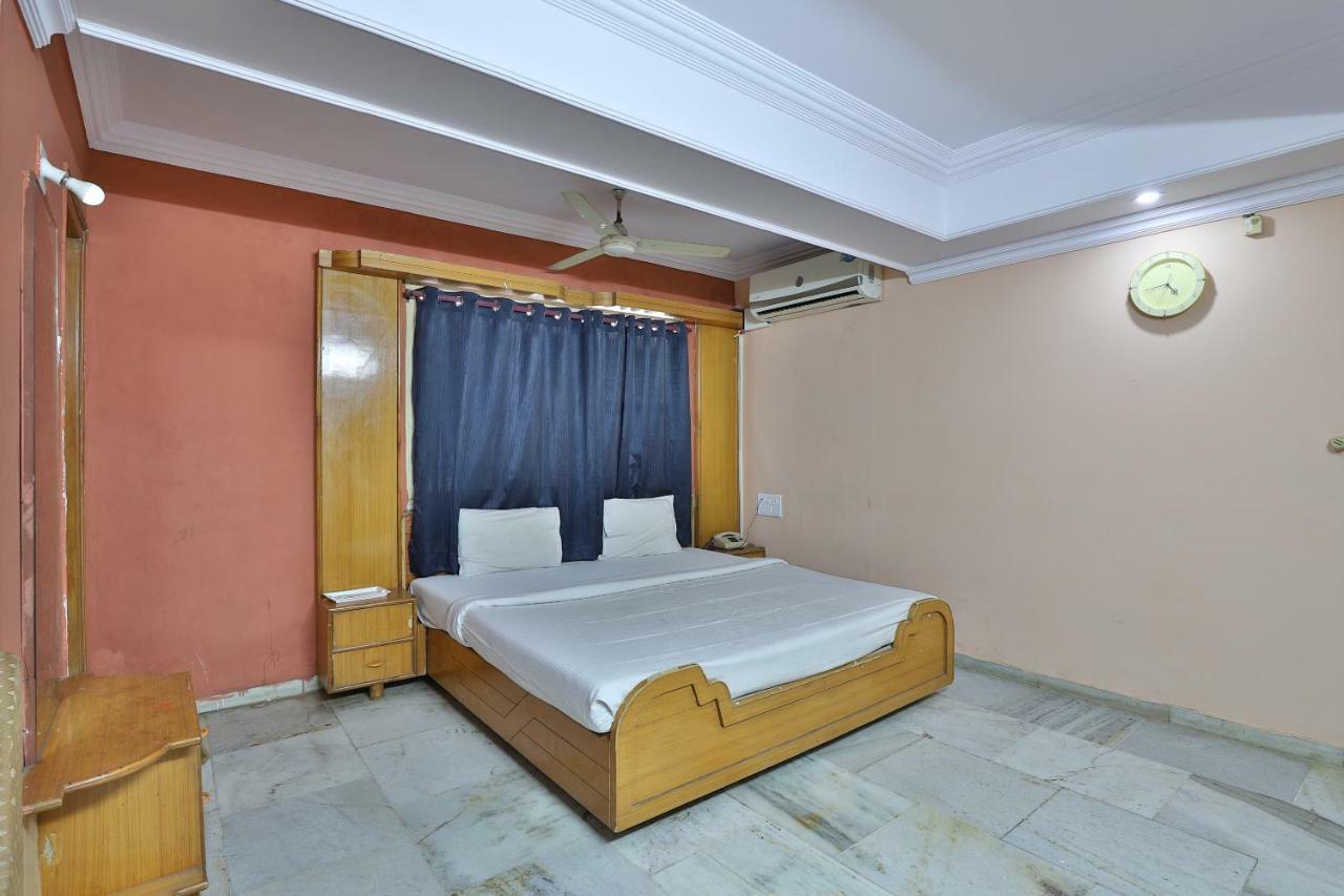 Spot On Hotel Decent Anand Luaran gambar