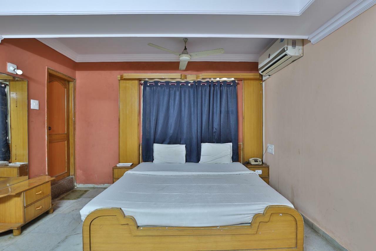 Spot On Hotel Decent Anand Luaran gambar